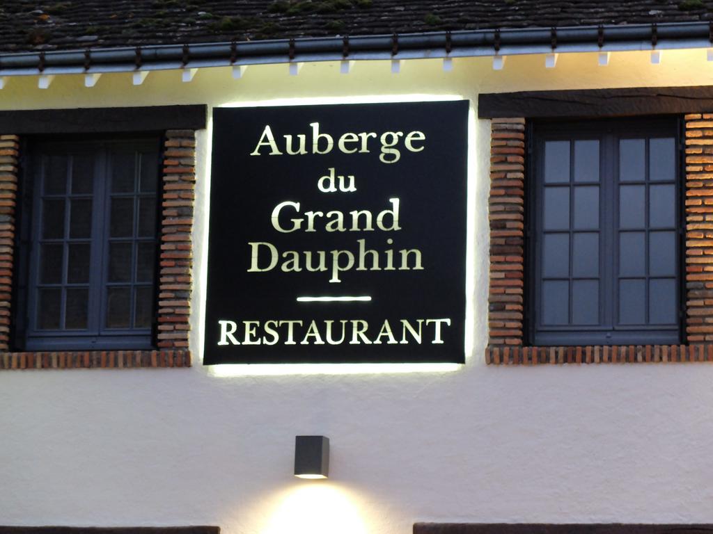 Auberge Du Grand Dauphin Dhuizon المظهر الخارجي الصورة