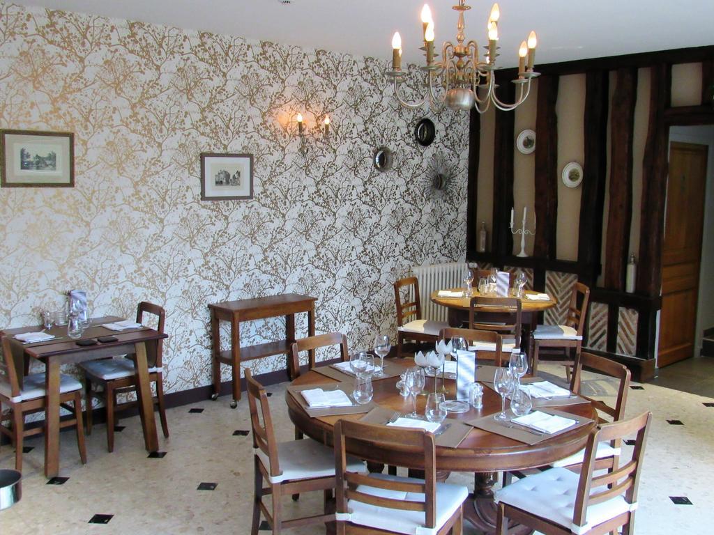 Auberge Du Grand Dauphin Dhuizon المظهر الخارجي الصورة